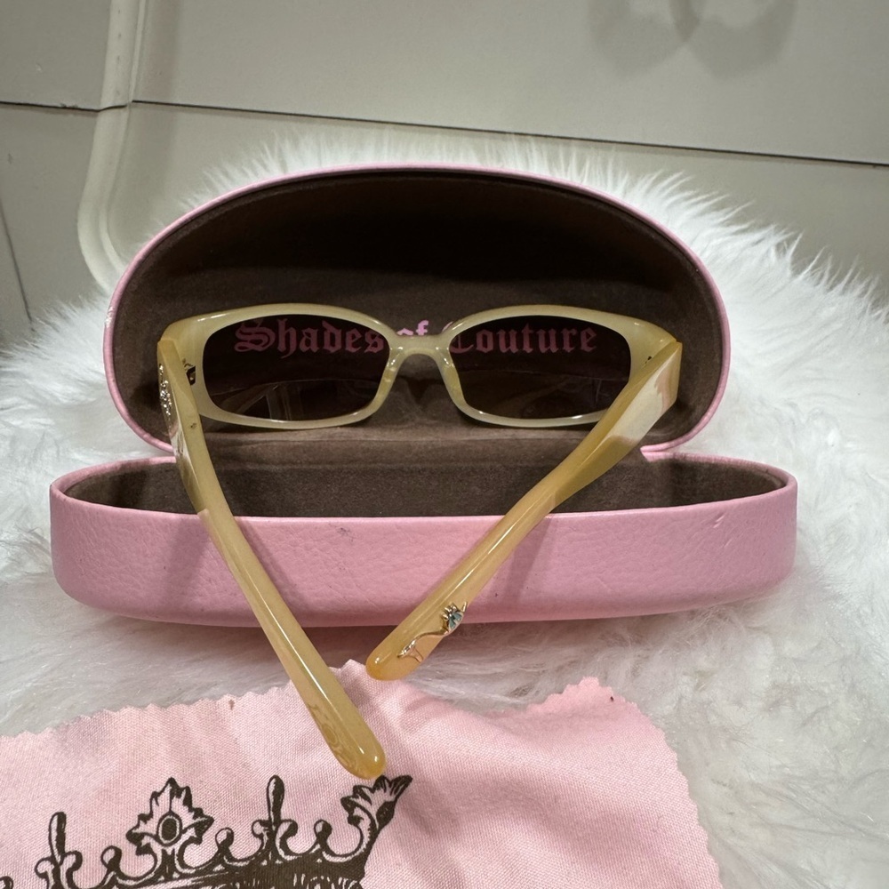 SUPER RARE VINTAGE Juicy Couture Beige Sunglasses with Pink Case - Picture 7 of 14